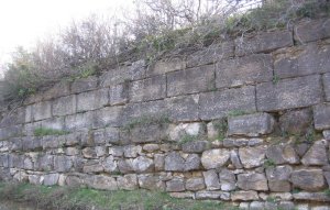The remains of the Long Walls in Thrace (panoramio.com/photo/20959714)