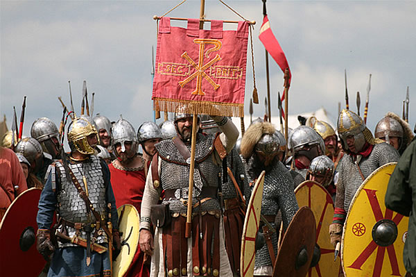 Late Roman infantry with a Labaarum standard (www.durolitum.co.uk)