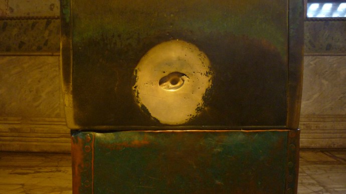 The weeping column in Hagia Sophia (livingtuscany.wordpress.com)