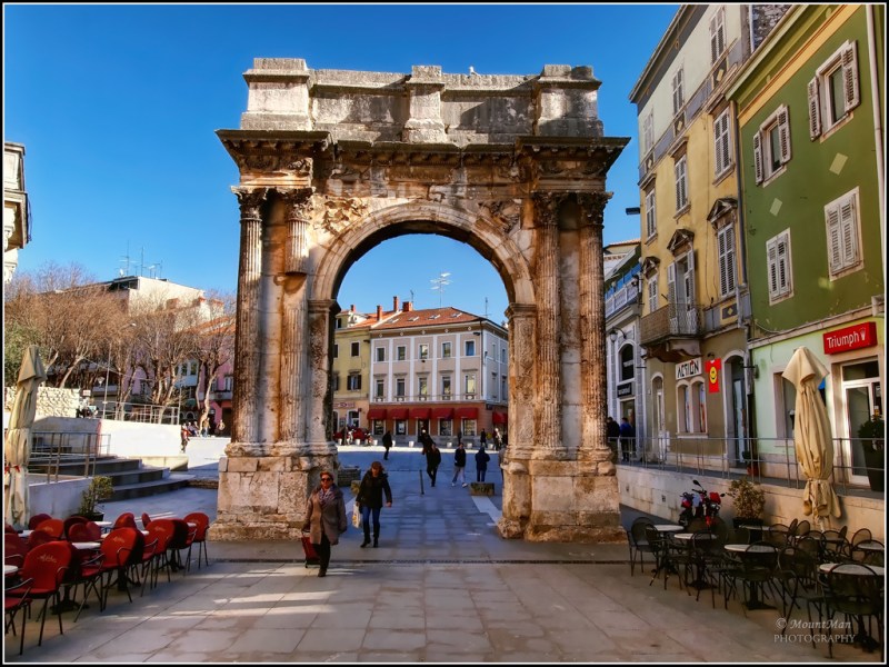 The Arch of the Sergii, Pula (pulacroatia.net)