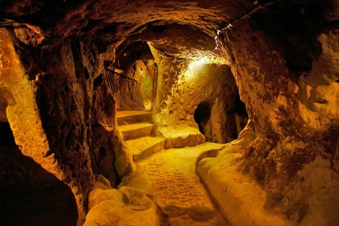 Derinkuyu underground caves (planetware.com)